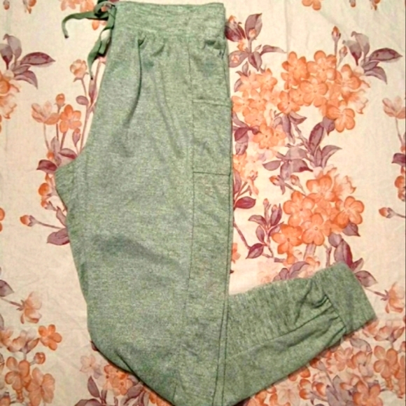 NWT Women's Pajama Set - Picture 4 of 8
